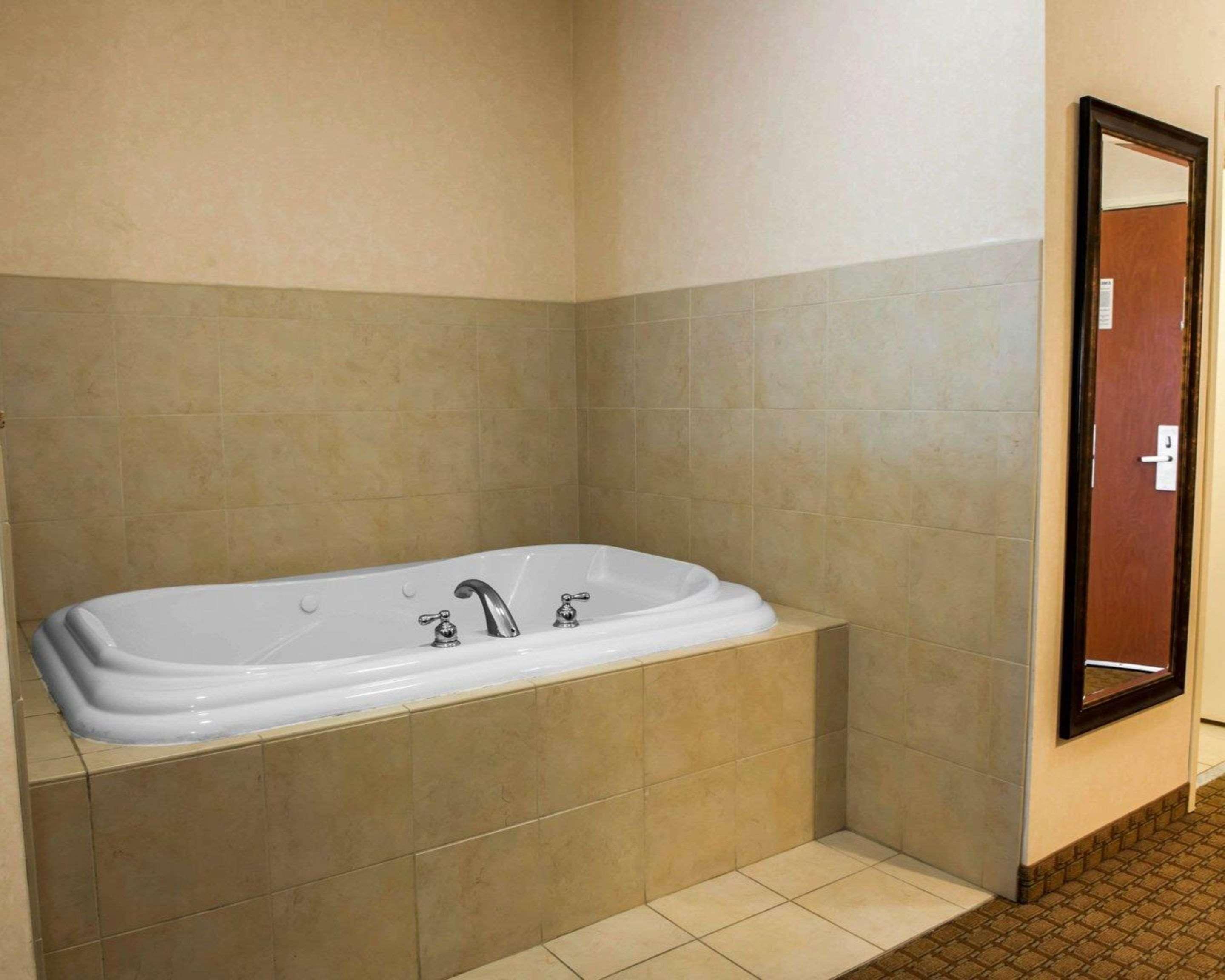 Comfort Suites Southport Exterior foto
